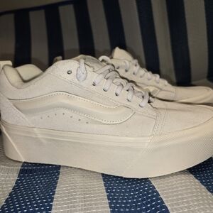 Unisex White Platform Skate Sneaker - Classic Low-Top Leather/suede